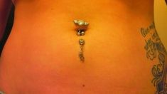 120 Belly Button Piercing Examples, Jewelry And FAQ's awesome  Check more at http://fabulousdesign.net/belly-button-piercing/ Double Navel Piercing, Back Dimple Piercings, Piercing Styles, Stomach Piercings, Dimple Piercing, Belly Tattoo, Belly Piercing Ring, Labret Piercing, Types Of Piercings