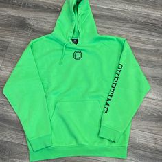 New Without Tags!!! Ships Same Day! Green Hoodie, Black Green, Mens Sweatshirts, Mens Accessories, Mens Shirts, Man Shop, Sweatshirts Hoodie, Ships, Outfit Accessories