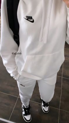 Nike Tracksuits Woman, Nike Fits, Jogging Nike, Nike Inspired, Nike Jogger, Outfit Nike