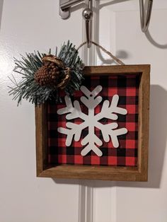 A Michaels 99 cent shadow box, buffalo check paper, modge podge, and Dollar tree snowflake ornament make a cute diy ornament. Wood Crafts Christmas, Christmas Stocking Stand, Shadowbox Ideas, Christmas Bazaar Crafts, Xmas Pics, Dt Crafts, Buffalo Plaid Christmas Decor, Wood Christmas Decorations, Children Crafts