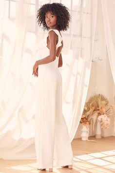 Simple White Jumpsuit, Wedding Pantsuits, Jumpsuit With Train, Wedding Jumpsuits, Nontraditional Wedding Dress, Stylish Wedding Dresses