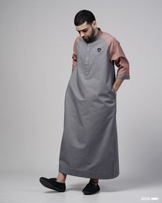 Berikut ini adalah foto atau gambar dari gamis jubah pria Samase, so bagaimana menurut kamu mengenai jubah ini? Fashion Cowok, Mens Style, Eid Mubarak, Business Account, Fashion Photography, Photography, Quick Saves