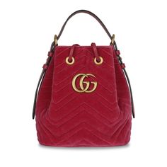 The Gucci Marmont expands with the introduction of a bucket bag, this one is created in magenta pink in a chevron style which brings interest to the eye. Inspired by an archival design from the 70's - the double G accents the front of this item. The marmont bucket is a perfect compact bag to use throughout the daytime. SPL Exterior Pink velvet exterior Antique gold tone hardware Chevron stitching Drawstring closure Adjustable leather top handle Removable chain crossbody strap Stitched heart on t Compact Bag, Gucci Marmont, Magenta Pink, Pink Velvet, Blue Satin, Exclusive Bag, Fendi Bags, Chanel Handbags, Burberry Bag