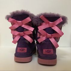 Ugg Bailey Bow Ii 100% Authentic Size 5 Big Girls (Fits A Woman’s 7) Purple Boot With Pink Bows Preowned Condition Good Condition Same/Next Day Shipping All Offers Are Welcome #Ugg #Baileybow #Coquette #Bows #Pink #Purple #Uggaustralia Mcbling Clothing, Purple Boot, Purple Uggs, Bow Uggs, Uggs With Bows, Ugg Bailey Bow, Eye Makeup Images, Fluffy Shoes, Pretty Sneakers