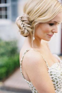 Graceful and Beautiful Low Side Bun Hairstyle Tutorials and Hair Looks Low Side Bun Hairstyles, Bridesmaid Side Bun, Low Braid, Low Side Bun, Side Buns, Bun Braid, Side Braid With Bun, Side Bun Hairstyles, Lemonade Braids Hairstyles