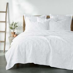 Linen Front/cotton Back Full/queen Quilt - Cream - Levtex Home : Target White Quilt Patterns, European Bedroom, Textured Quilt, White Quilts, Solid Quilt, Buy Linen, Linen Quilt, Neutral Color Scheme, Twin Quilt