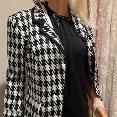 Black/ White Check! New! Size Small 2 Front Pockets. Lined Casual Black Houndstooth Blazer, Fitted White Houndstooth Blazer, White Houndstooth Blazer In Chic Style, Black Houndstooth Blazer For Spring, Hijab Princess, Jacquard Jacket, Birthday Shoot, Beige Jacket, Classy Fashion