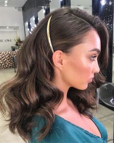 Top 5 hairstyles for a one shoulder wedding dress | Bridal styling advice Formal Hairstyles Updo, Easy Formal Hairstyles, Formal Hairstyles For Short Hair, Easy To Do Hairstyles, Looks Pinterest, Side Hairstyles, Best Hairstyle