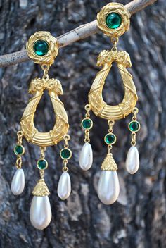 VINTAGE PEARL cabachon dangling gold EARRINGS Ancient Jewels, Jewelry Tattoo, Sherman Oaks, Vintage Pearl, Jewelry Lookbook, Themed Jewelry, Fine Jewels, Vintage Pearls, Runway Show