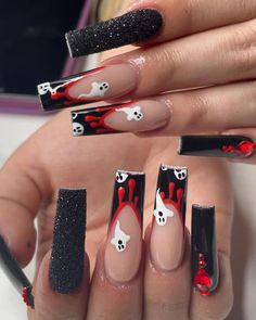 Need some spooky nail ideas for Halloween?! Check out these totally awesome, totally spooky Halloween nail ideas to copy Horror Nails Easy, Spooky Sets, Gothic Gloves, Black Halloween Nails, 2023 Nails, Cute Halloween Nails