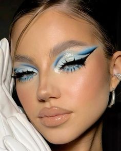 Dramatic Blue Eye Makeup, Blue Drag Makeup, Creative Makeup Looks Colorful, Crazy Eyeshadow Looks, Extravagant Makeup Looks, Artistic Eye Makeup, Light Blue Makeup Looks, Makeup Inspo Creative, Creative Eyeshadow Looks