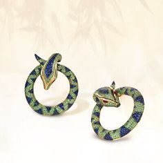 Bvlgari Jewelry Set, Snake Fashion, Serpent Jewelry, Blue Sapphire Studs, Bvlgari Jewelry, Turtle Jewelry, Blue Sapphire Necklace, Reptile Snakes, Animal World