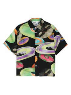 black/multicolour all-over graphic print classic collar front button fastening short sleeves straight hem We've partnered with Good On You — an independent agency that rates how brands perform in relation to their impact on the planet, people and animals, with a multi-criteria rating simplified to a five points scale. In order to be awarded our conscious label, larger brands need to score a minimum of four out of five ('Good'), while smaller brands must score at least three out of five ('It's a start'). This item comes from a brand rated four out of five ('Good') by Good on You at the time it was added on FARFETCH. Please note, this is a brand-level rating and does not guarantee that this product is made with conscious materials. Learn more about what makes a product Conscious on our Consc Multicolor Collared Shirt With All Over Print, Black Collared Camp Shirt With All Over Print, Multicolor All Over Print Short Sleeve Shirt For Summer, Casual Multicolor Short Sleeve Shirt With All Over Print, Trendy Multicolor Print Short Sleeve Shirt, Trendy Short Sleeve Shirt With Multicolor Print, Multicolor Graphic Print Top With Camp Collar, Retro Multicolor Camp Shirt With All Over Print, Summer Graphic Design Short Sleeve Shirt