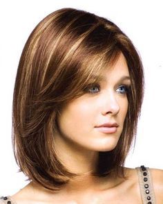 hermoso, oscuro corte de cabello corto puede ser increíblemente hermosa, brillante y rico . Aunque el pelo oscuro tiene un montón de profundidad por sí solo, añadiendo un toque de color con sutiles o incluso valientes destacados puede convertir su una morena de pelo dimensiones en una obra de arte multidimensional. Esto le da a … Womens Haircuts Medium, Medium Hair Styles For Women, Haircuts For Medium Hair, Short Hairstyle, Hair Length, Medium Hair Cuts, Long Bob, Hair Today, Great Hair