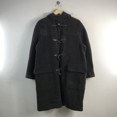 PLEASE READ DESCRIPTION BELOW BEFORE BUYING👇🏻 *ITEM:Vintage Gloverall Englad Duffle Coat *ITEM DETAILS: 👇🏻 Please be aware that all vintage items will usually show a few signs of wear or fading due to age, but anything visible such as stains or holes, and serious flaws have been photographed.For any further information on this item please contact us and we will be happy to help. *SIZE:LARGE *ACTUAL SIZE MEASUREMENT: 👇🏻 *PIT TO PIT(WIDTH):24"INCHES *LENGTH(FROM SHOULDER): 39"INCHES 21&22  * Brand Outfits, Branded Outfits, Long Trench, Duffle Coat, Outfits Fashion, Windbreaker Jacket, Herringbone, Mens Jackets, England