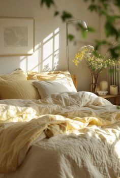 Creating a bedroom that resonates with the sophistication and individuality of a grown woman requires a Bedroom Light Yellow Walls, White Walled Bedroom Ideas, Airy Light Bedroom, Cute And Cozy Bedroom Ideas, Yellow And Green Room Decor, Relaxing Room Aesthetic, Bedding Ideas Pastel, Bedroom For 25 Year Old Woman, Sunshine Bedroom Aesthetic