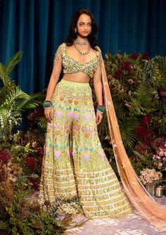 Mint Green Sharara, Peach Dupatta, Green Sharara, Papa Don't Preach, Mehendi Outfits, Tulle Embroidery, Indian Bridal Photos, Green Tulle, Green Lehenga