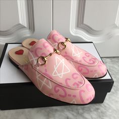 Gucci woman shoes half loafers design slippers stars design pink Heels Design, Stars Design, Woman Shoes, Slipper Sandals, Gucci Mules, Designer Heels, Star Designs, Loafer Shoes, Loafer Flats