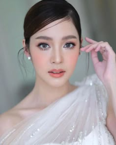 Makeup Kondangan, Bridal Asia, Make Up Bridal, Bridal Hair Down, Wedding Bridal Makeup, Makeup Bride, Fresh Makeup