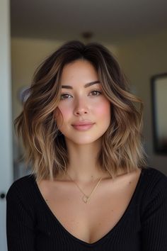 Hot Mom Haircut, Short Hairstyle Women, Rambut Brunette, Wavy Bob Haircuts, Brunette Balayage Hair, Hair Haircuts, Short Wavy Hair, Short Hair Balayage, Hairstyle Women