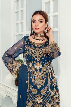 Best Designer Dress with Thread Embroidery Side Look Latest Party Wear Dresses, Party Wear Western Dresses, New Party Wear Dress, Party Wear Pakistani, Best Designer Dresses, Dresses Fancy, Pakistani Bridal Dresses, Pakistani Wedding Dresses, Dresses For Girls