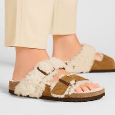 Arizona Teddy Split Shearling Sandals, Super Birki, Birkenstock Styles, Birkenstock Outfit, Birkenstock Women, Birkenstock Arizona, Yellow Fashion, Brown Beige, Last Chance