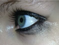 Messy Glitter Eye Makeup, Messy Eyeliner Aesthetic, Teary Eye Makeup, Messy Eyeliner, Smudged Makeup, Eyes Photography, Dark Eyeshadow, Skins Uk