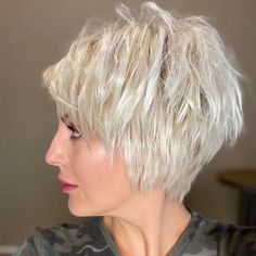 Hairstyles with bangs for women over 50 are transforming the look of every woman in a world where age is often seen as a barrier to style and self-exp..., #hairstyles 2023 Bangs For Women Over 50, Easy Hair Ideas, Fine Straight Hair, Bangs For Women, Shaggy Haircuts, Hairstyles Trendy, Spiky Hair, Silver Blonde