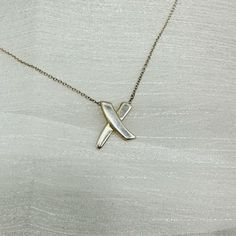 Tiffany & Co. Paloma Picasso Letter X Kisses Silver 925 Chain Necklace Preloved Excellent Condition 925 Silver Chain And Pendant Original Tiffany & Co Chain With Pendant Please View All Photos For Details And Condition. Feel Free To Ask Any Questions You May Have. Kindly Note That This May Be A Pre-Loved, Luxury Item May Have Developed Minor Flaws In Its Former Life. And Or A New Unused Condition Luxury Item That Was Loved By It’s Previous Owner. By Offering It A New Home, You Are Choosing To Pl Designer Sterling Silver Jewelry With Silver Chain, Designer Polished Finish Necklace, Designer Polished Finish Necklace Gift, Designer Jewelry With Silver Chain For Gift, Luxury White Necklace With Sterling Silver Clasp, Luxury White Necklaces With Polished Finish, Designer Silver Jewelry With Clavicle Chain, Designer White Necklaces For Gifts, Modern White Necklace With Polished Finish