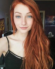 ginger girl with blue eyes Redhead Hairstyles, Natural Red Hair, Pretty Redhead, Red Haired Beauty, Hair Color Crazy, Red Hair Woman, Natural Redhead, Hair Color Auburn, Beautiful Red Hair