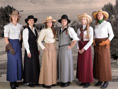 Horse Riding Skirts, Split Riding Skirt, Western Blouse Designs, Western Dress Patterns, Wild West Outfits, Wild West Costumes, Riding Skirt, Western Womens Fashion, Western Costumes