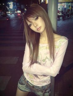 #y2k #2000s 2000s Clothing Style, Y2k Side Part, 2000s Asian Fashion, 2000s Bangs, 2000’s Hairstyles, 2000s Poses, 2000s Layered Hair, 2000s Selfies, Asian 2000s