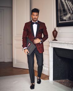 Wine Tuxedo For Men, Tuxedo Photoshoot, Wine Tuxedo, Formal Menswear, Men Tuxedo, Graduation Suits, Mens Dress Outfits, Black Outfit Men