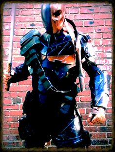 Deathstroke #cosplay #dc #comics Deathstroke Cosplay, Batman Christian Bale, Kitty Pryde, Dc Cosplay, Batman Begins, Nerdy Things