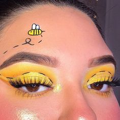 Bee Inspired Makeup Look, Honey Makeup Halloween, Honey Bee Face Painting, Bumble Bee Face Makeup, Bumble Bee Costume Makeup, Bumble Bee Halloween Makeup, Halloween Bee Makeup, Bumble Bee Costume Women Diy, Pooh Bear Makeup