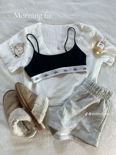 morning fitspo Morning Outfit Summer, Comfortable Outfits Summer, Fame Clothes, Lazy Outfit, Morning Outfit, Basic Girl Outfit, Obx Dr, Campus Outfit, Preppy Lifestyle