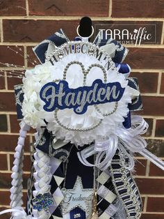 a blue and white graduation decoration with the word, i love my graduate written on it