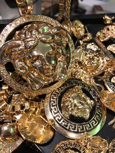 Versace Aesthetic Wallpaper, Versace Aesthetic, Chains Aesthetic, Versace Gold, Versace Home, Instagram Feed Inspiration, + Core + Aesthetic, Versace Men, Gianni Versace