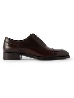 Find TOM FORD Elkan Burnished-leather Oxford Shoes Uk 9 on Editorialist. TOM FORD's 'Elkan' Oxford shoes have been crafted in Italy from dark-brown leather that's burnished for a subtle variances in colour. Perfect for formal events, they're stitched with classic cap toes and easy to maintain by simply wiping with a cloth and polish. Oxford Shoes Brown, Brown Shoes Men, Patent Leather Oxfords, Tom Ford Shoes, Suede Oxfords, Men's Toms, Tom Ford Men, Oxford Shoes Men, Leather Oxford Shoes