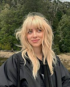 25 Trendy Aesthetic Shaggy Haircuts for Women: Your Ultimate Style Guide | The Best Stylish 25 Shaggy Haircuts for Women (Detailed Gallery) Billie Eilish, Blonde Hair, Bangs, A Woman, Blonde, Hair, Black