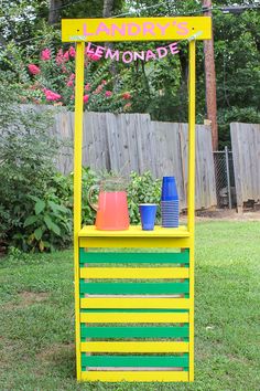 an easy diy lemonade stand made out of pallets