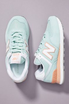 Cute New Balance Shoes, Cute New Balance, Trendy Womens Sneakers, Mode Shoes, Tennis Shoes Outfit, Sneakers Fashion Outfits, Spring Sneakers, Urban Sketchers