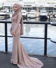 Photo Dusty Rose Prom Dress, Muslim Prom Dress, Rose Prom Dress, Baju Kahwin, Hijab Dress Party, Muslim Evening Dresses, Evening Dress Long, Chique Outfits