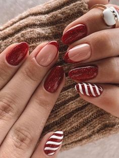 Candy Cane Nails, December Nails, Red Christmas Nails, Christmas Nails Easy, Christmas Gel Nails, Festival Nails, Short Nail Designs, Xmas Nails, Christmas Nail Designs