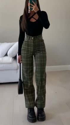 Cafe Date Outfit Summer, Sabrina Spellman Inspired Outfits, Sabrina Inspired Outfits, Sabrina Spellman Outfit Inspiration, Feminine Tomboy Outfits, Sabrina Spellman Aesthetic Outfits, Punk Office Outfit, Sabrina Spellman Outfit 90s, Female Gaze Outfits