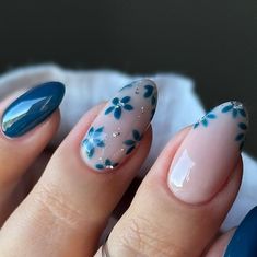 <-----Hashtags-----> Nail Design Flower Simple, Winter Flower Nails, Summer Holiday Nails 2024, Navy Wedding Nails, Atla Nails, Winter Nails Blue And White, Forget Me Not Nails, Gel Nails Flowers, Blue Flower Nail Designs