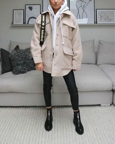 97d0145823aeb8ed80617be62e08bdccdesc51038413ri Beige Jacket, Cold Outfits, Moda Jeans, Looks Street Style, 가을 패션