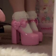 Hello Kitty Heels, Kitty Heels, Tout Rose, Hello Kitty Shoes, Mode Shoes, Kitty Clothes, Hello Kitty Clothes, Hello Kitty Aesthetic