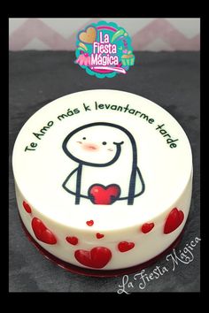 a white cake with red hearts on it and the words la fiesta medicia written in spanish