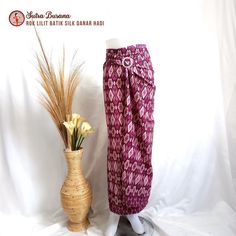 Feature : - Classic printed batik skirt for an elegant classic look -High rise - Regular fit - DANAR HADI silk material is not transparent and light Size : Skirt Width x Skirt Length 150cm x 106cm FREE RINGS pusatbordirtasikmalaya Traditional Beach Skirt, Bohemian Long Sarong With Batik Print, Traditional Long Sarong For Beach, Traditional Batik Print Sarong For Festivals, Batik Skirt, Traditional Skirts, Hippie Skirts, Cotton Midi Skirt, Bohemian Skirt